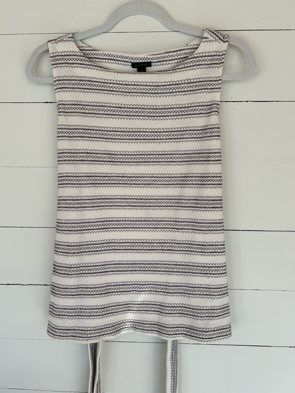 Ann Taylor Off White Top With Blk Stitching and Belt. Cotton/Poly Blend Sz Med. - Picture 2 of 5